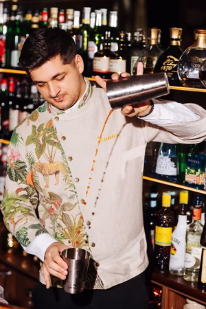 Bartender Daniel Dukic