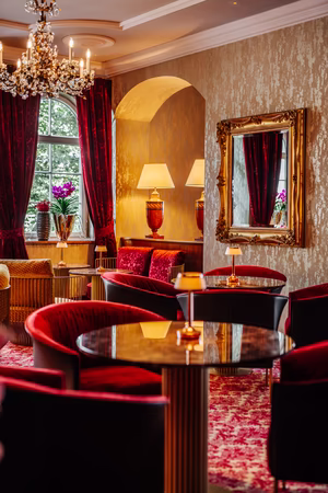 edel und klassisch die Schlossbar im Schloss Seefels 