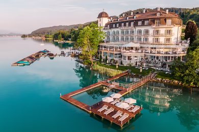 Schloss Seefels on the Wörthersee with heated lake pool