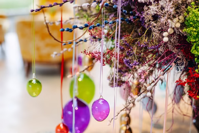 bunte Osterdekoration Schloss Seefels 