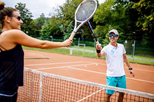 Tennis spielen im 30.000 m² großen Schlossgarten