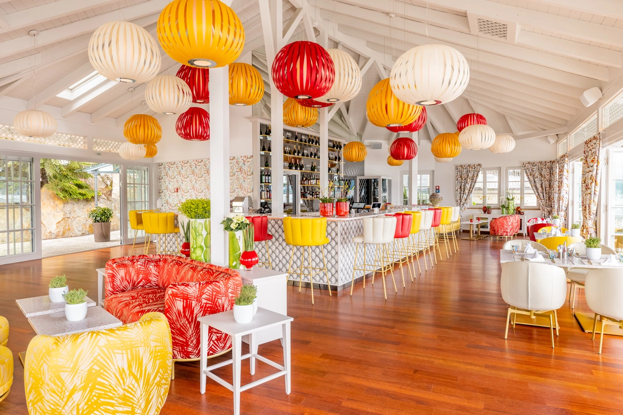 Yellow, red, and white set the tone in Porto Bello on the Wörthersee