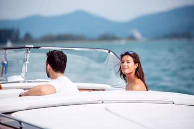 Schloss Seefels Motorboot Service 