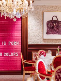 Billi Thanner's Kunst im Pink Birkin Salon