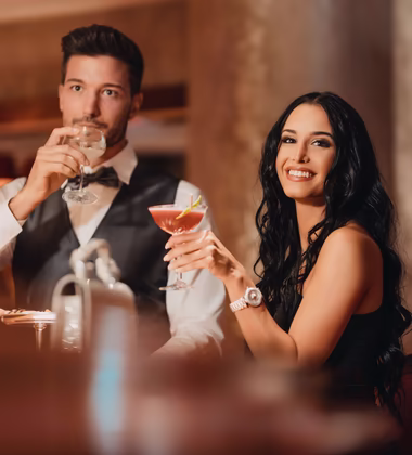 Cocktail Time in der legendären Schlossbar am Wörthersee