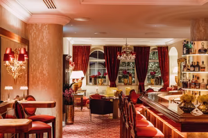 edel und klassisch die Schlossbar im Schloss Seefels 