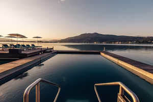 Wörthersee Seebad bei Sonnenaufgang 
